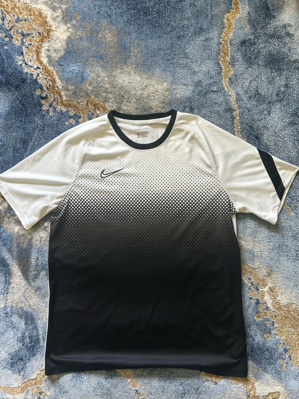 Nike Men’s Black and White Gradient Short-Sleeve Jersey